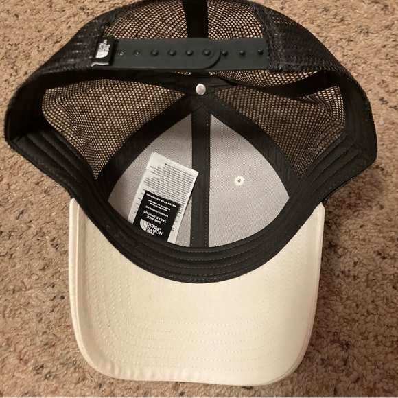 The North Face cream and black snapback mesh trucker hat unisex baseb cap - Picture 5 of 6